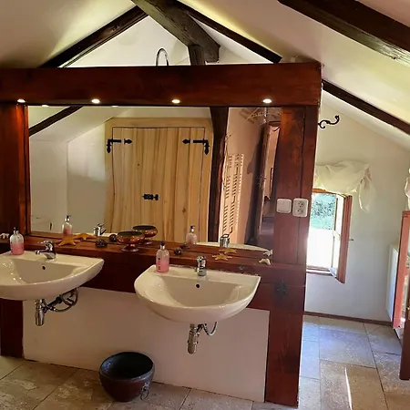 Holiday home Dum U Dvou Lip / The Two Lime Trees *