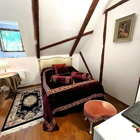 Holiday home Dum U Dvou Lip / The Two Lime Trees Javornik (Hradec Kralove)